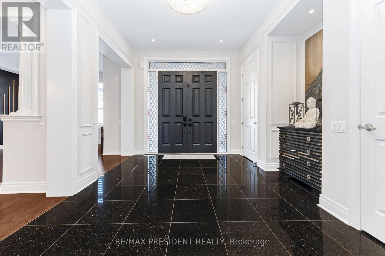 5 Sea Cliff Crescent, Brampton, Ontario  L6T 0G4 - Photo 3 - W12471014