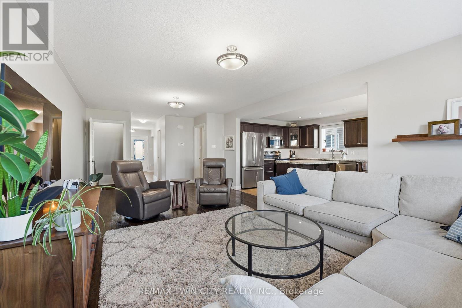 15 Yarington Drive, Brantford, Ontario  N3T 0G2 - Photo 12 - X12471005