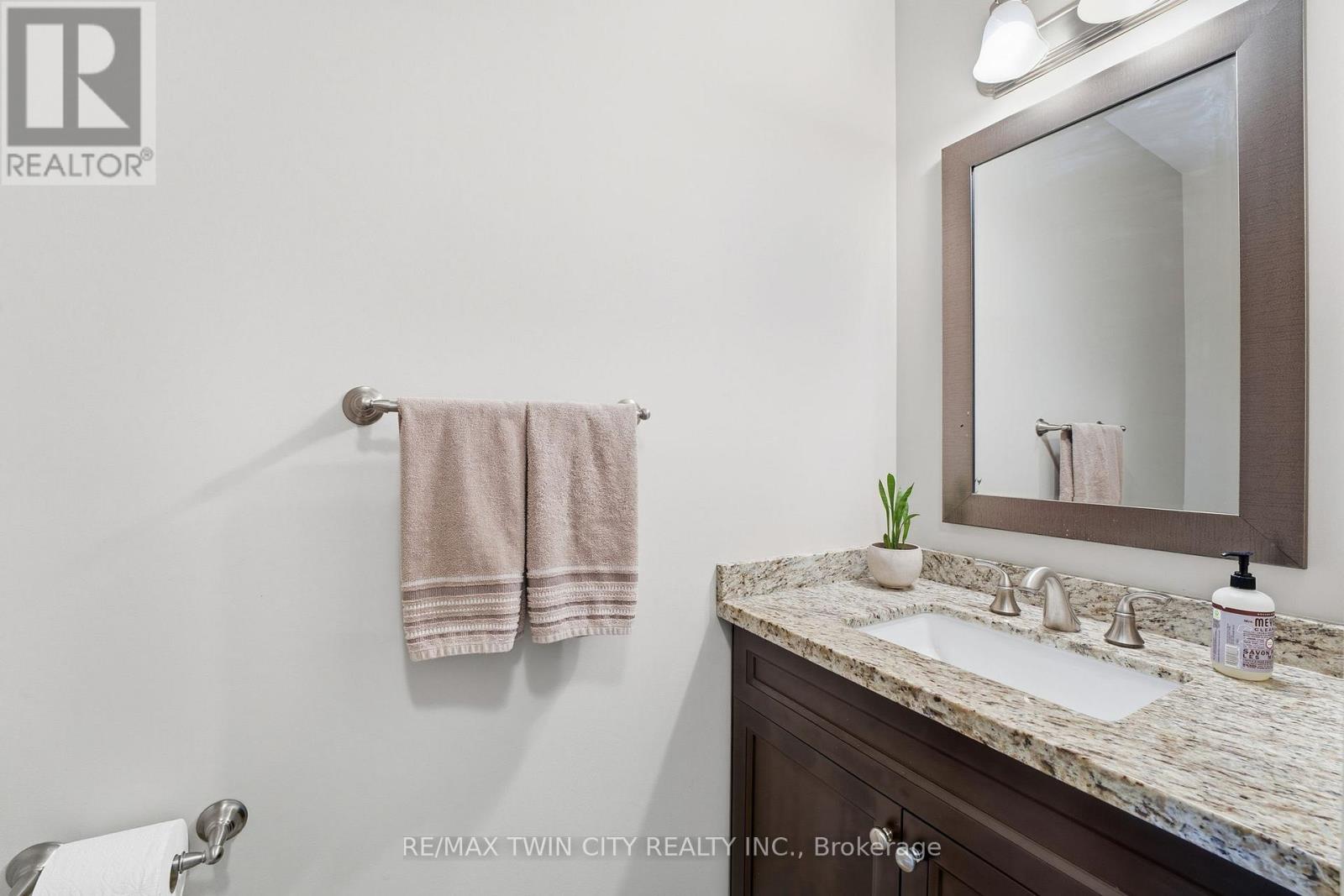 15 Yarington Drive, Brantford, Ontario  N3T 0G2 - Photo 14 - X12471005