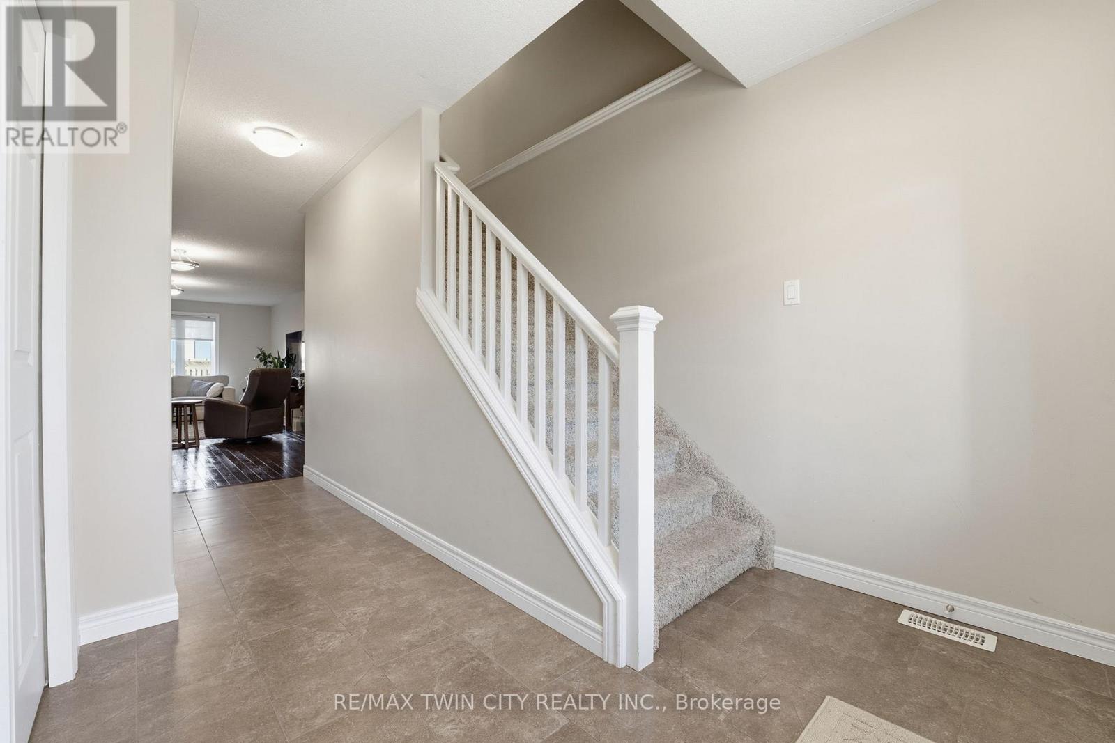 15 Yarington Drive, Brantford, Ontario  N3T 0G2 - Photo 15 - X12471005
