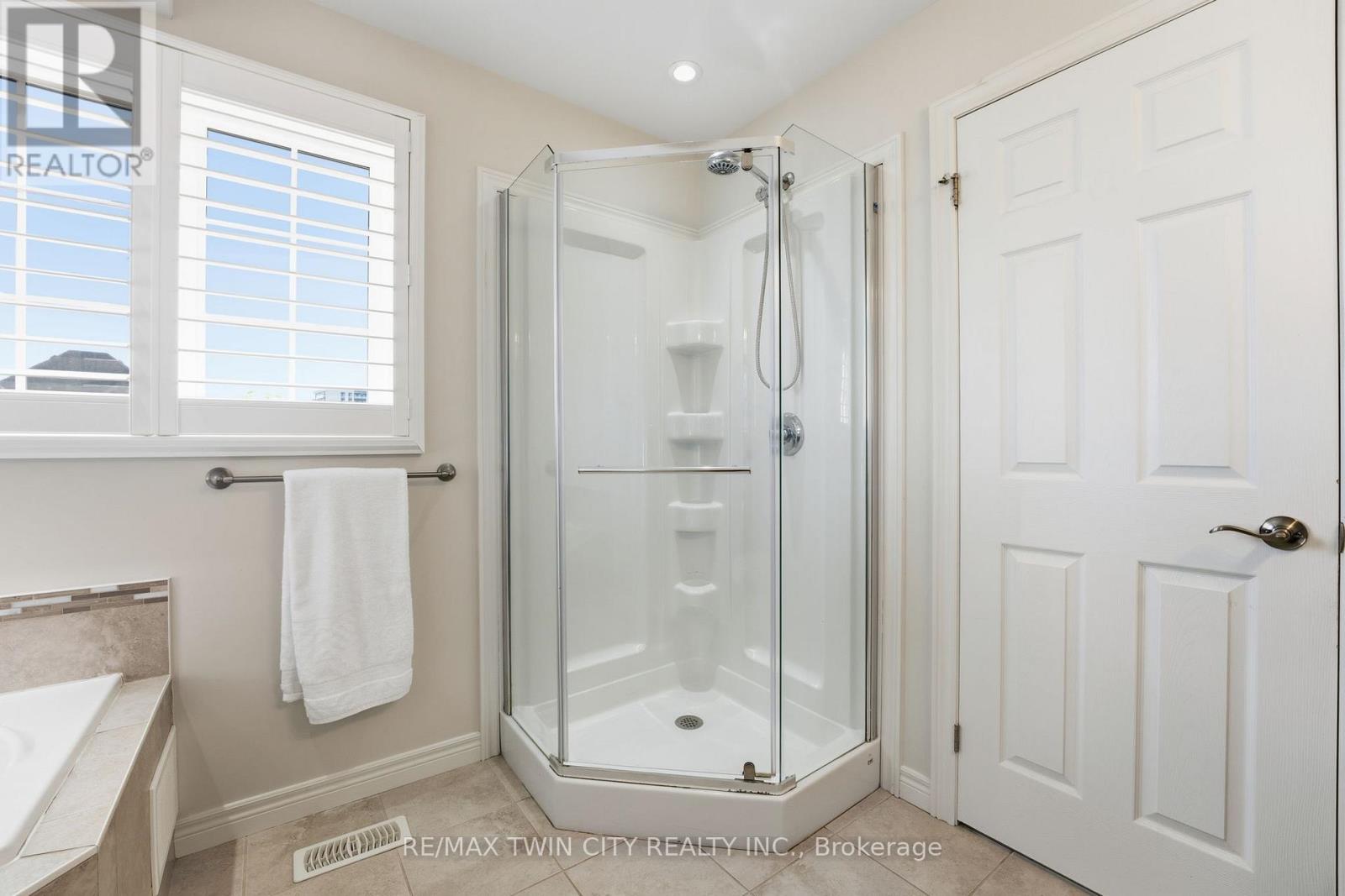 15 Yarington Drive, Brantford, Ontario  N3T 0G2 - Photo 18 - X12471005