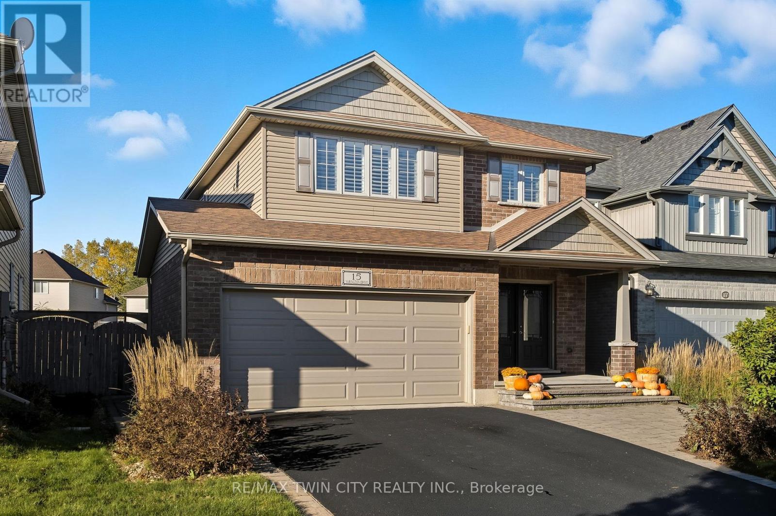 15 Yarington Drive, Brantford, Ontario  N3T 0G2 - Photo 2 - X12471005