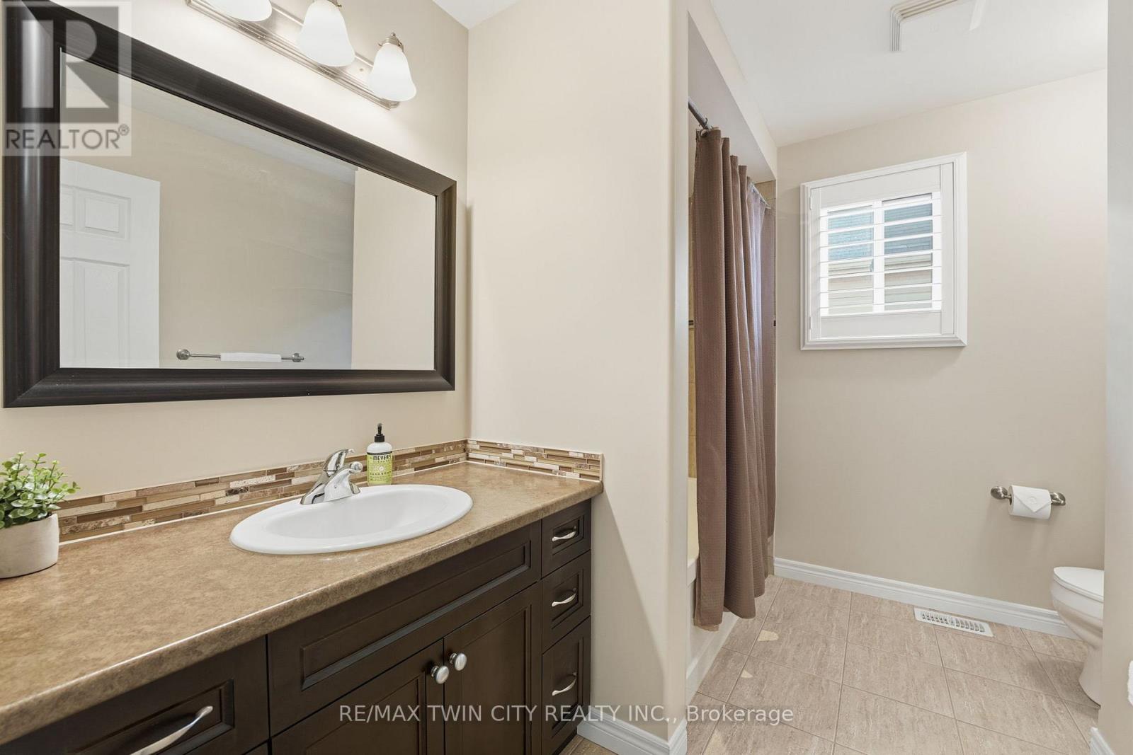 15 Yarington Drive, Brantford, Ontario  N3T 0G2 - Photo 21 - X12471005