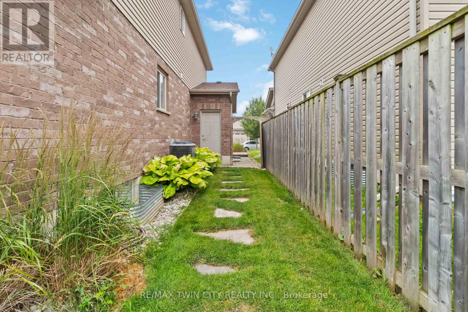 15 Yarington Drive, Brantford, Ontario  N3T 0G2 - Photo 34 - X12471005