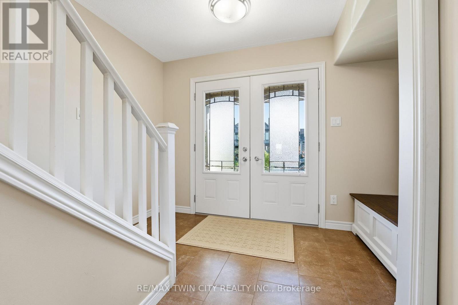 15 Yarington Drive, Brantford, Ontario  N3T 0G2 - Photo 4 - X12471005