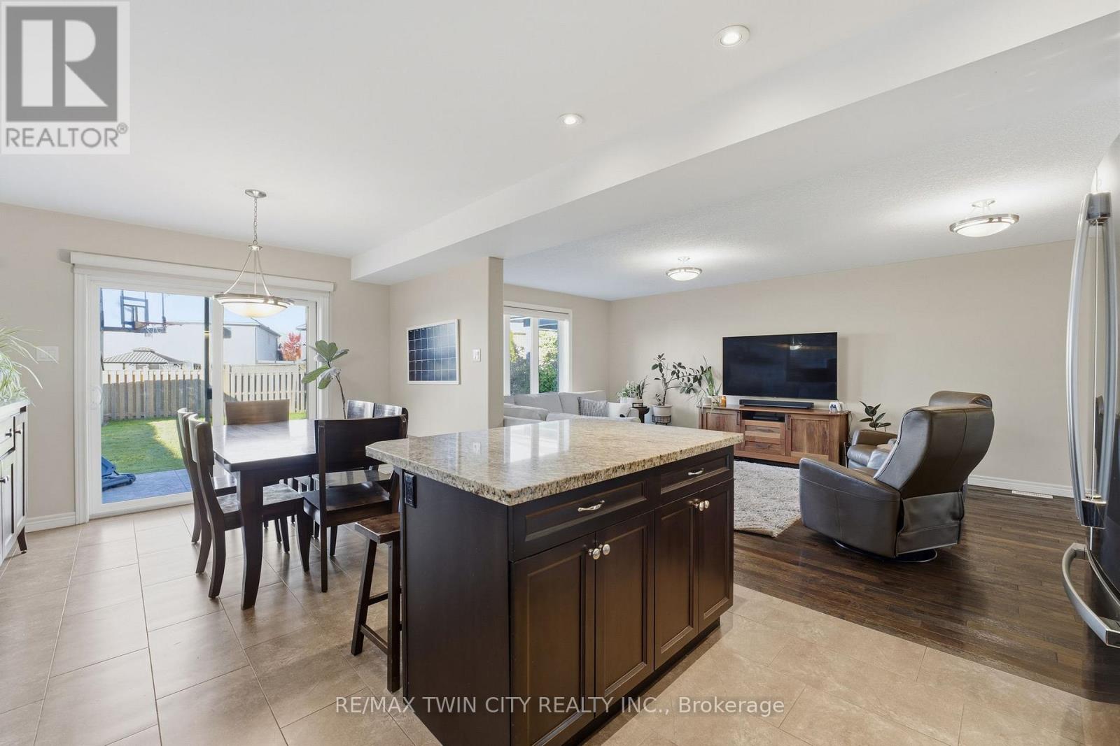 15 Yarington Drive, Brantford, Ontario  N3T 0G2 - Photo 8 - X12471005