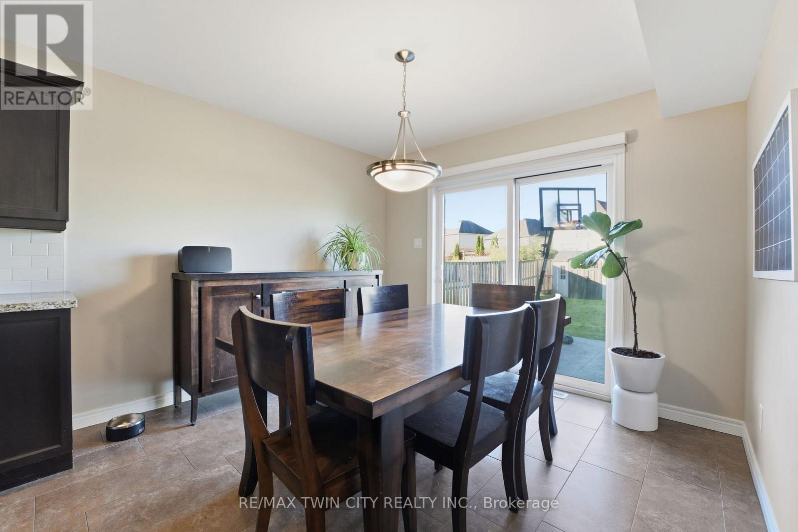 15 Yarington Drive, Brantford, Ontario  N3T 0G2 - Photo 9 - X12471005
