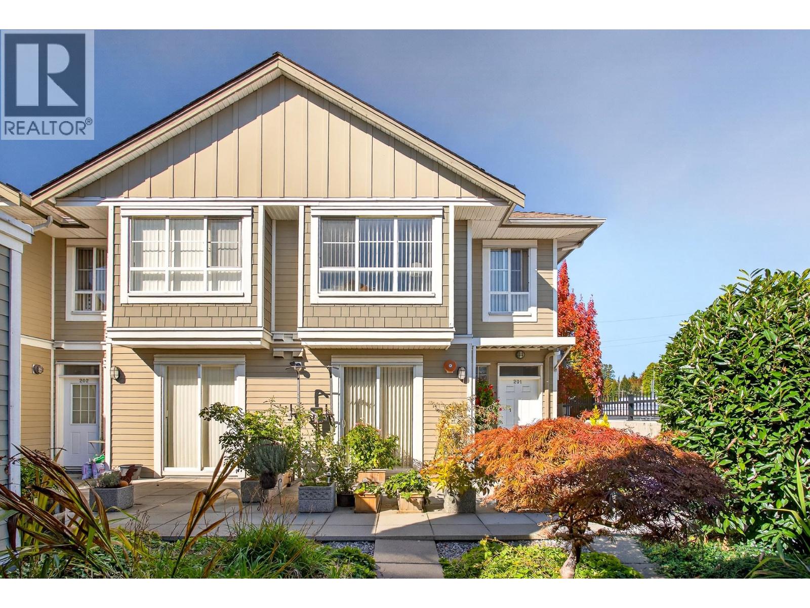 201 815 FIRST STREET, New Westminster, British Columbia