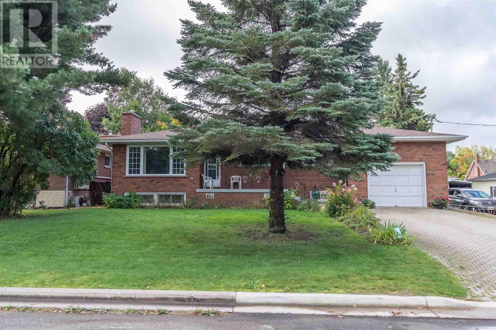 123 Vivian Ave, Sault Ste. Marie, Ontario  P6C 2E9 - Photo 1 - SM252760