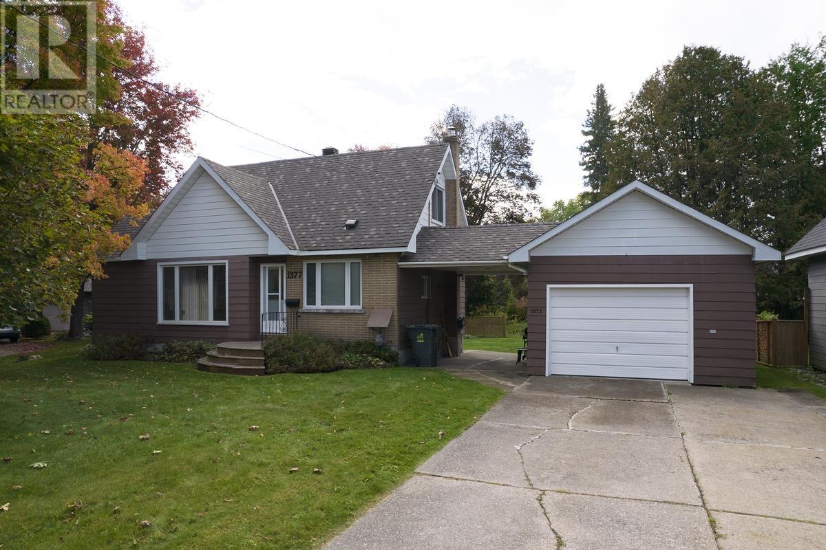 1377 Queen St E, Sault Ste. Marie, Ontario  P6A 2G1 - Photo 1 - SM252968