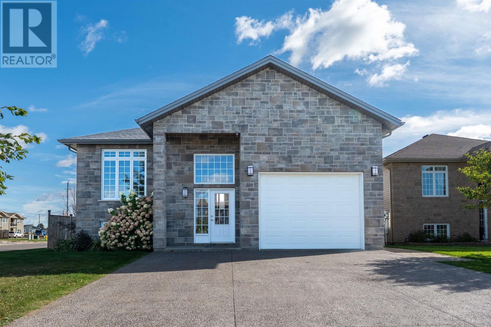 200 Deer CT, Thunder Bay, Ontario