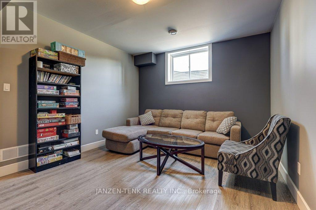 8476 Imperial Road S, Malahide, Ontario  N5H 2R2 - Photo 39 - X12471040