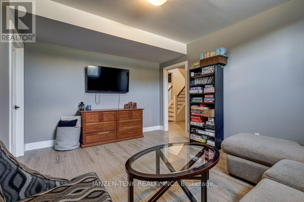 8476 Imperial Road S, Malahide, Ontario  N5H 2R2 - Photo 40 - X12471040