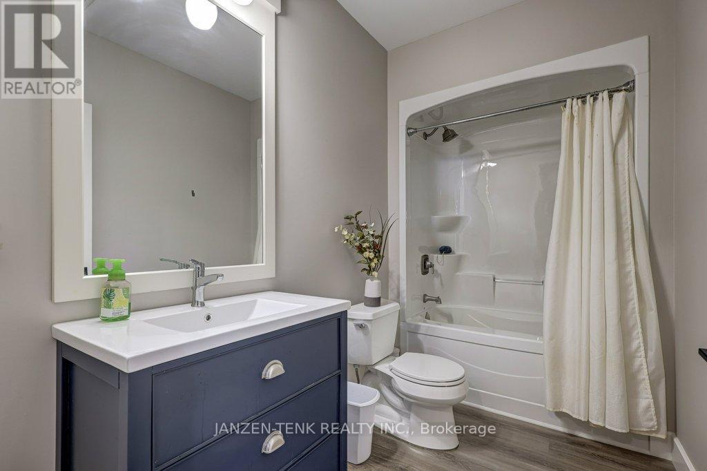 8476 Imperial Road S, Malahide, Ontario  N5H 2R2 - Photo 41 - X12471040