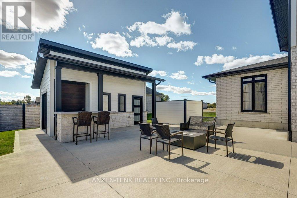 8476 Imperial Road S, Malahide, Ontario  N5H 2R2 - Photo 46 - X12471040