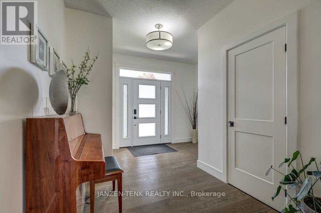 8476 Imperial Road S, Malahide, Ontario  N5H 2R2 - Photo 6 - X12471040