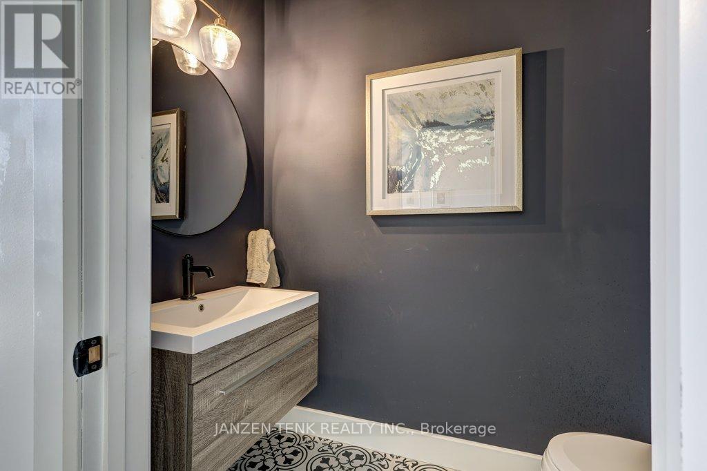 8476 Imperial Road S, Malahide, Ontario  N5H 2R2 - Photo 9 - X12471040