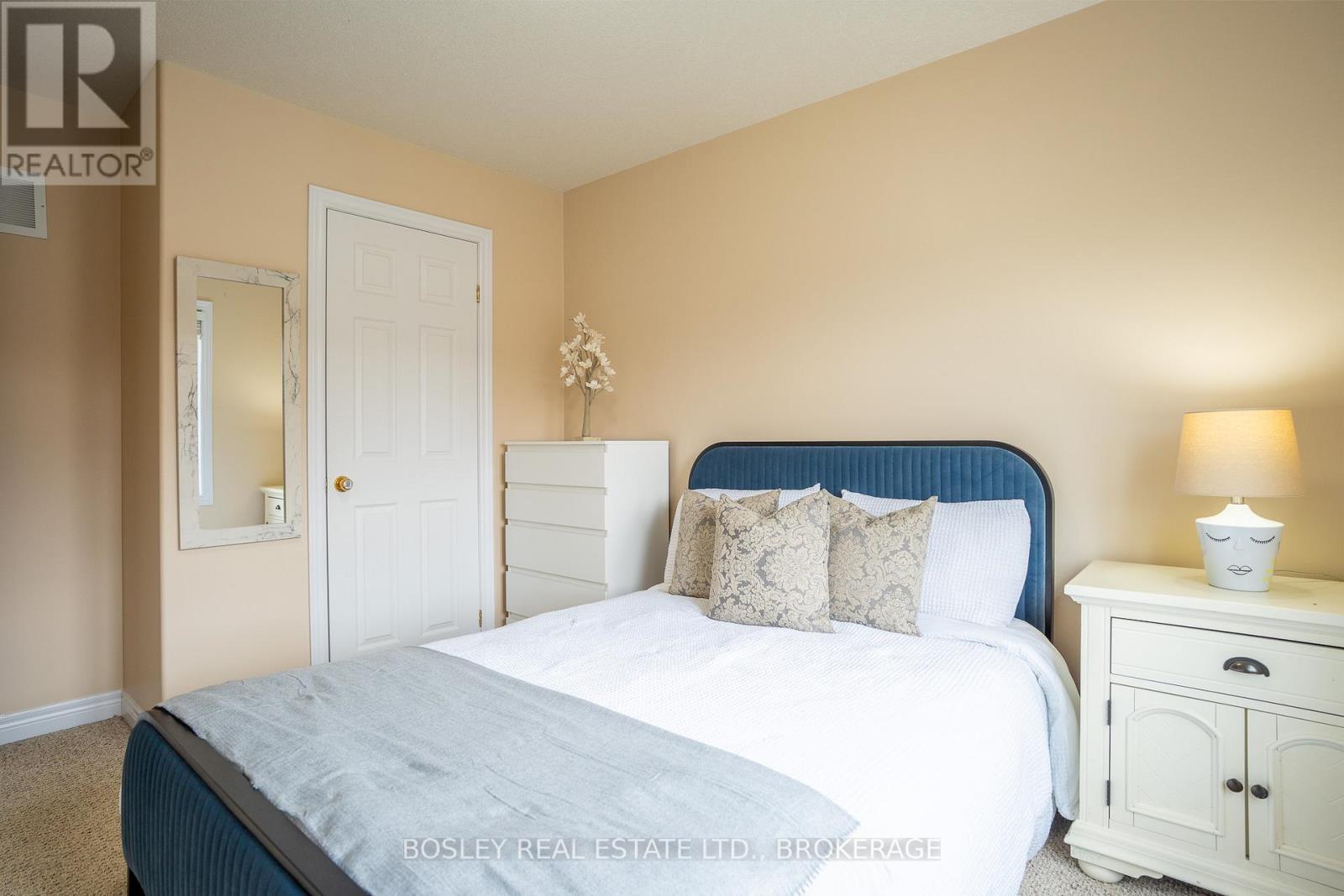 58 Chloe Street, St. Catharines (E. Chester), Ontario  L2P 0A5 - Photo 12 - X12471043