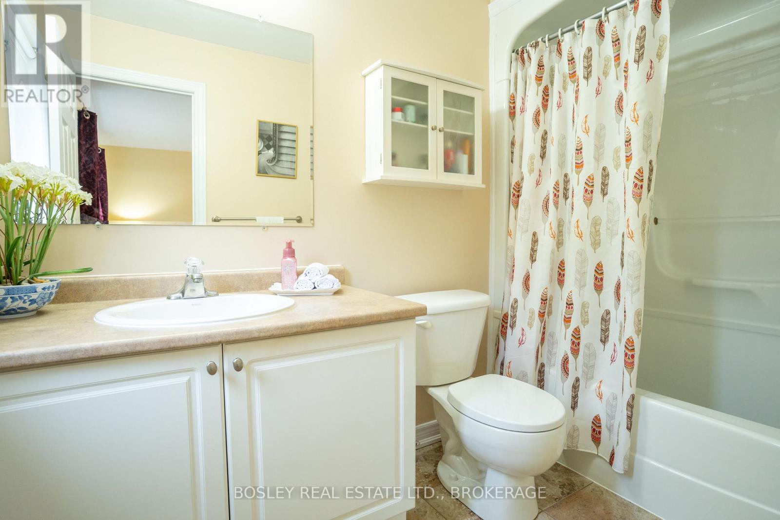 58 Chloe Street, St. Catharines (E. Chester), Ontario  L2P 0A5 - Photo 16 - X12471043