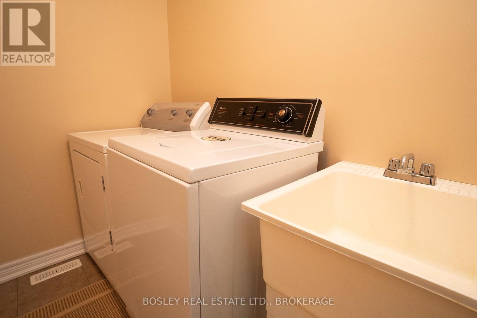 58 Chloe Street, St. Catharines (E. Chester), Ontario  L2P 0A5 - Photo 17 - X12471043