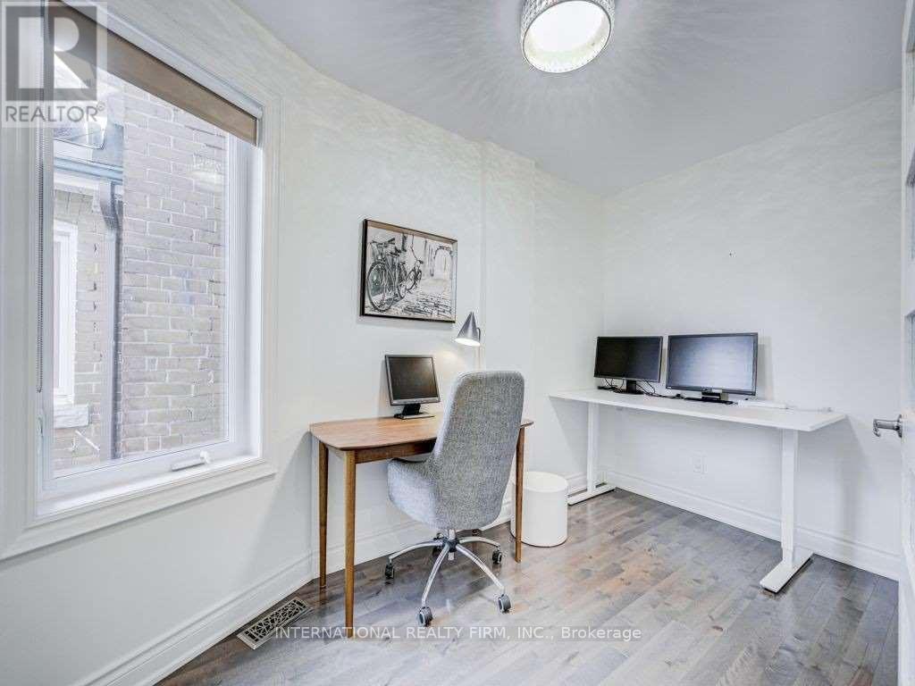 717 Palmerston Avenue, Toronto, Ontario  M6G 2R2 - Photo 16 - C12349473
