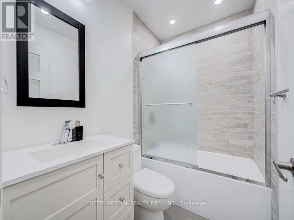 717 Palmerston Avenue, Toronto, Ontario  M6G 2R2 - Photo 18 - C12349473
