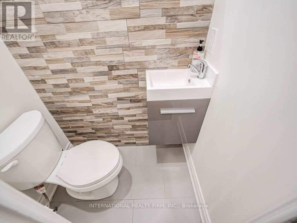 717 Palmerston Avenue, Toronto, Ontario  M6G 2R2 - Photo 9 - C12349473