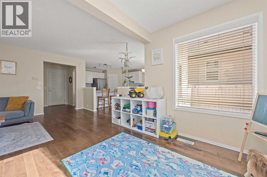 71 Somercrest Close Sw, Calgary, Alberta  T2Y 3H8 - Photo 6 - A2246831