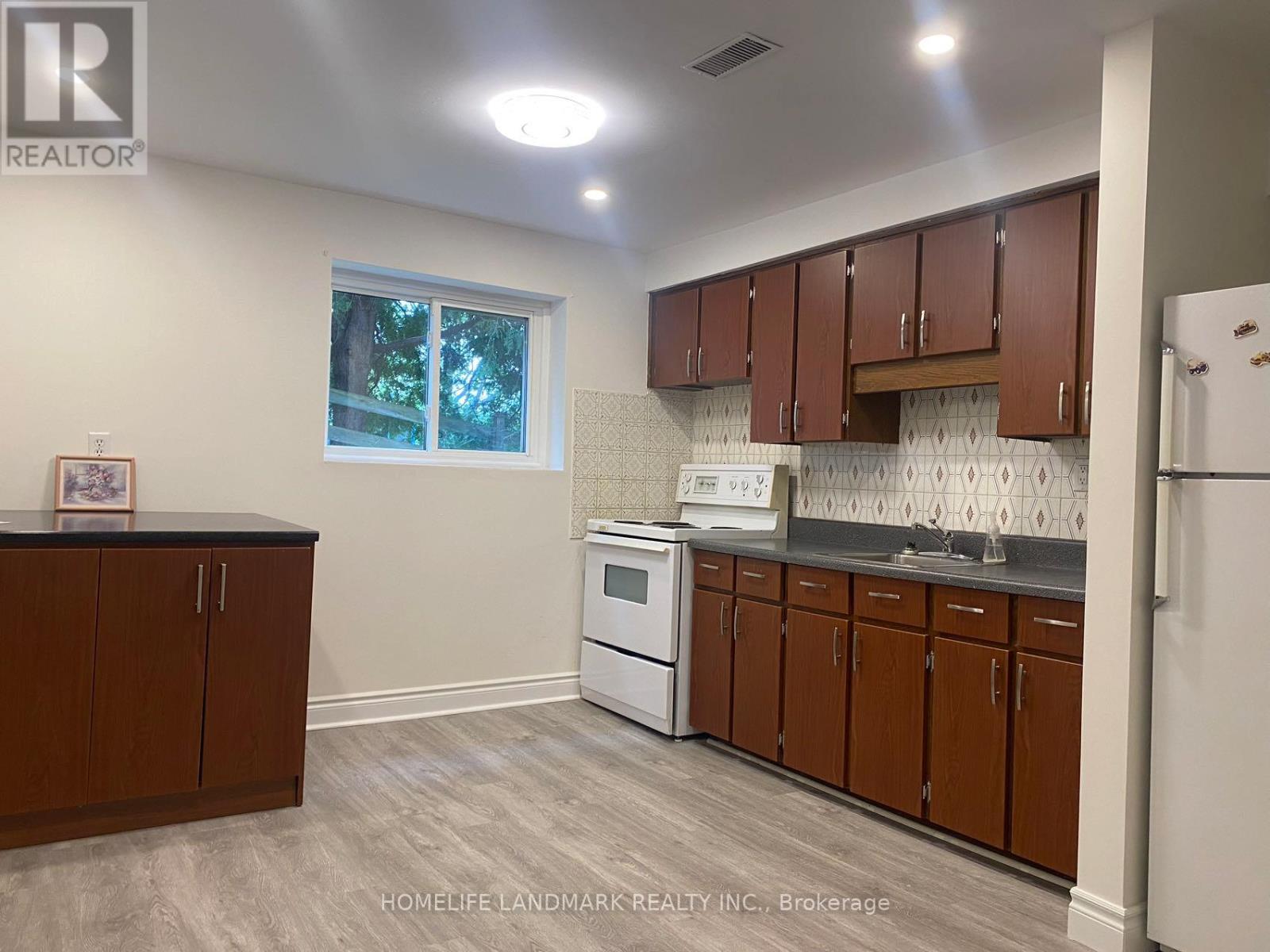 Lower - 1052 Elgin Street, Newmarket, Ontario  L3Y 3C1 - Photo 3 - N12471019