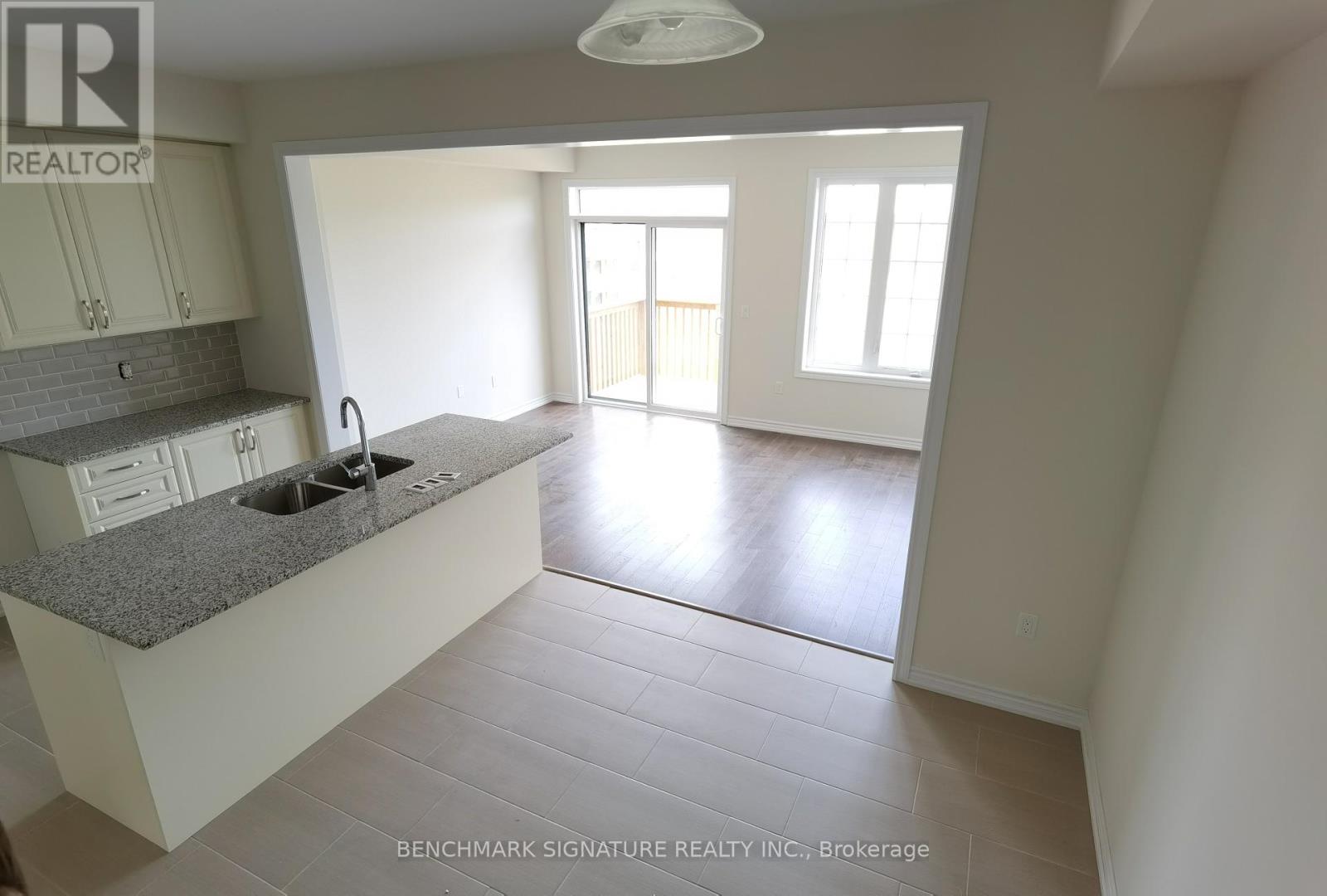 31 Mannar Drive, Markham, Ontario  L6C 1J4 - Photo 2 - N12471021