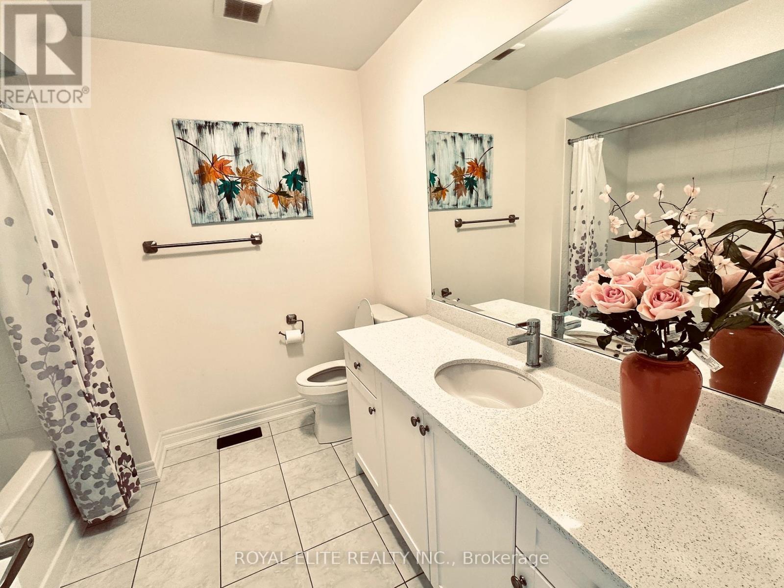 32 Hercules Club Drive, Richmond Hill, Ontario  L4E 1K7 - Photo 3 - N12471026