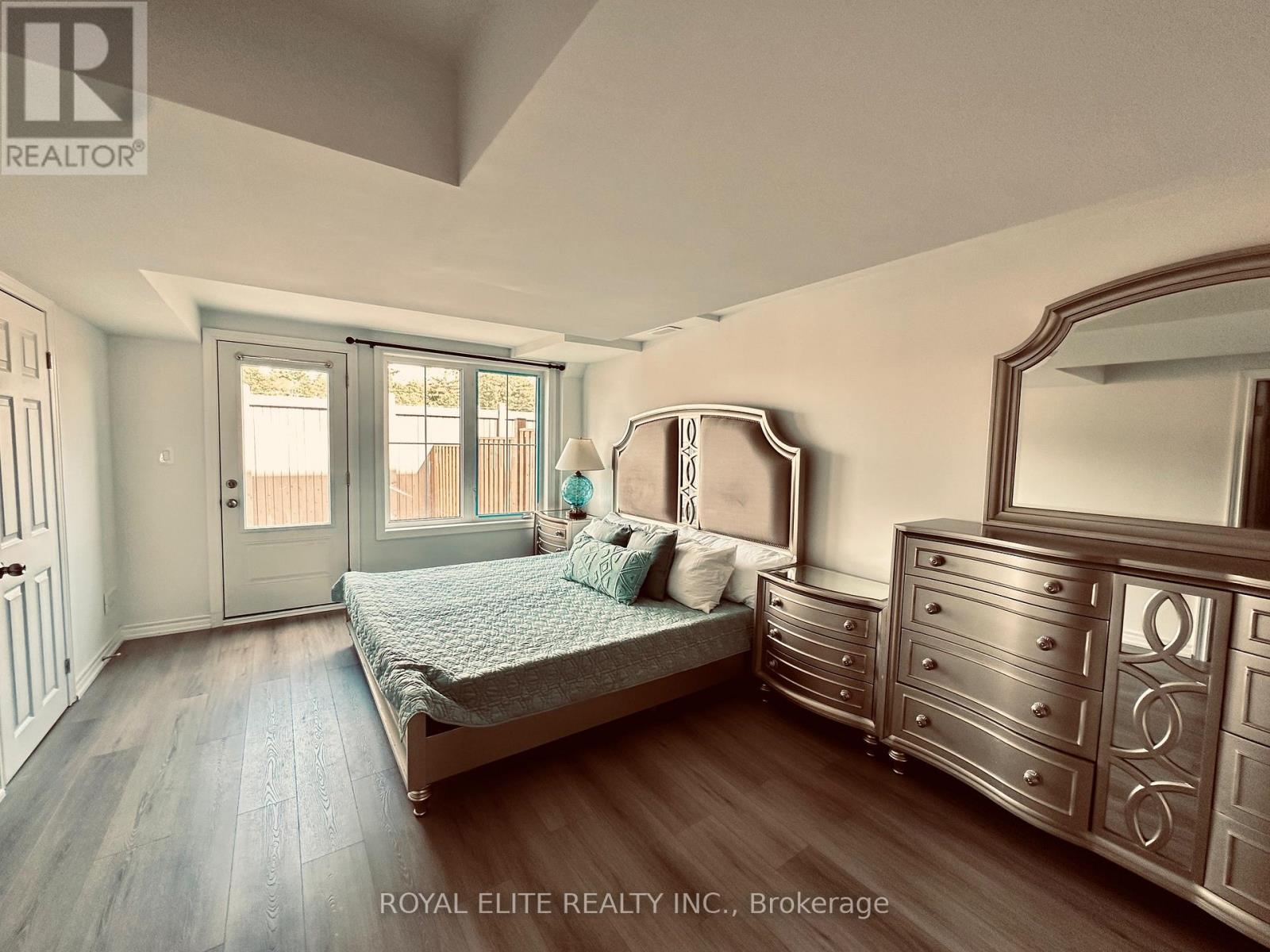 32 Hercules Club Drive, Richmond Hill, Ontario  L4E 1K7 - Photo 6 - N12471026