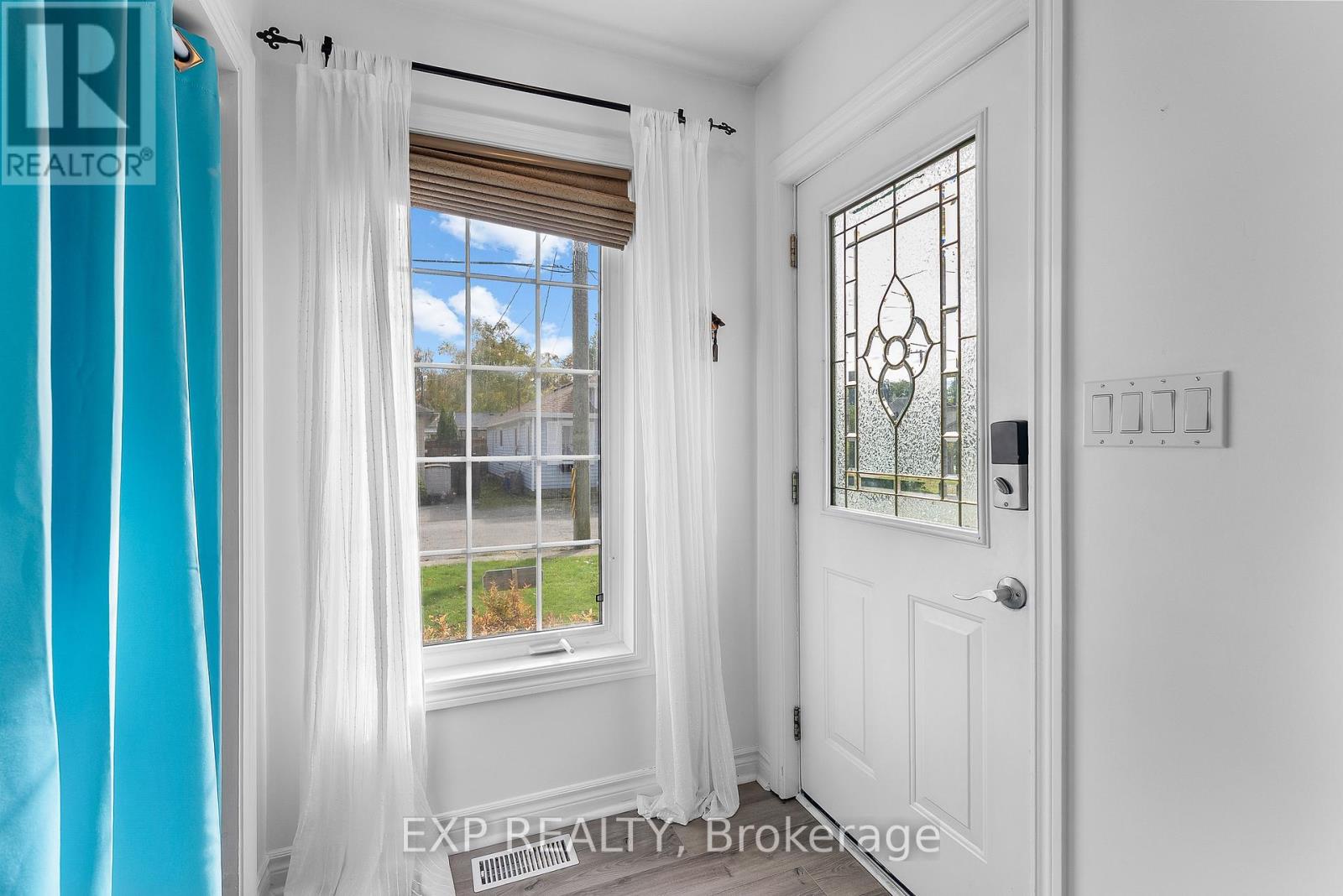 314 Lincoln Road W, Fort Erie, Ontario  L0S 1B0 - Photo 4 - X12471055