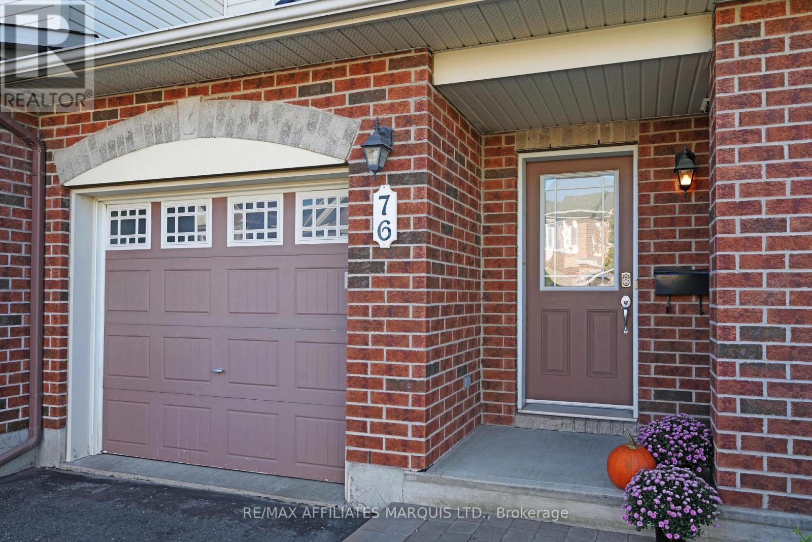 76 Indigo Street, Ottawa, Ontario  K1J 0A8 - Photo 2 - X12471062