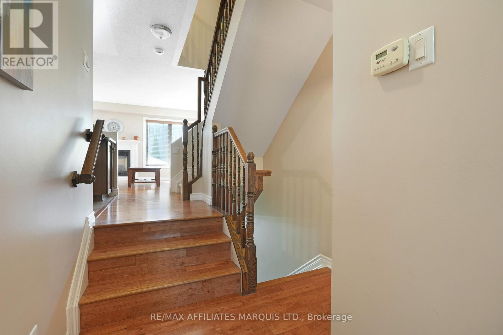 76 Indigo Street, Ottawa, Ontario  K1J 0A8 - Photo 5 - X12471062
