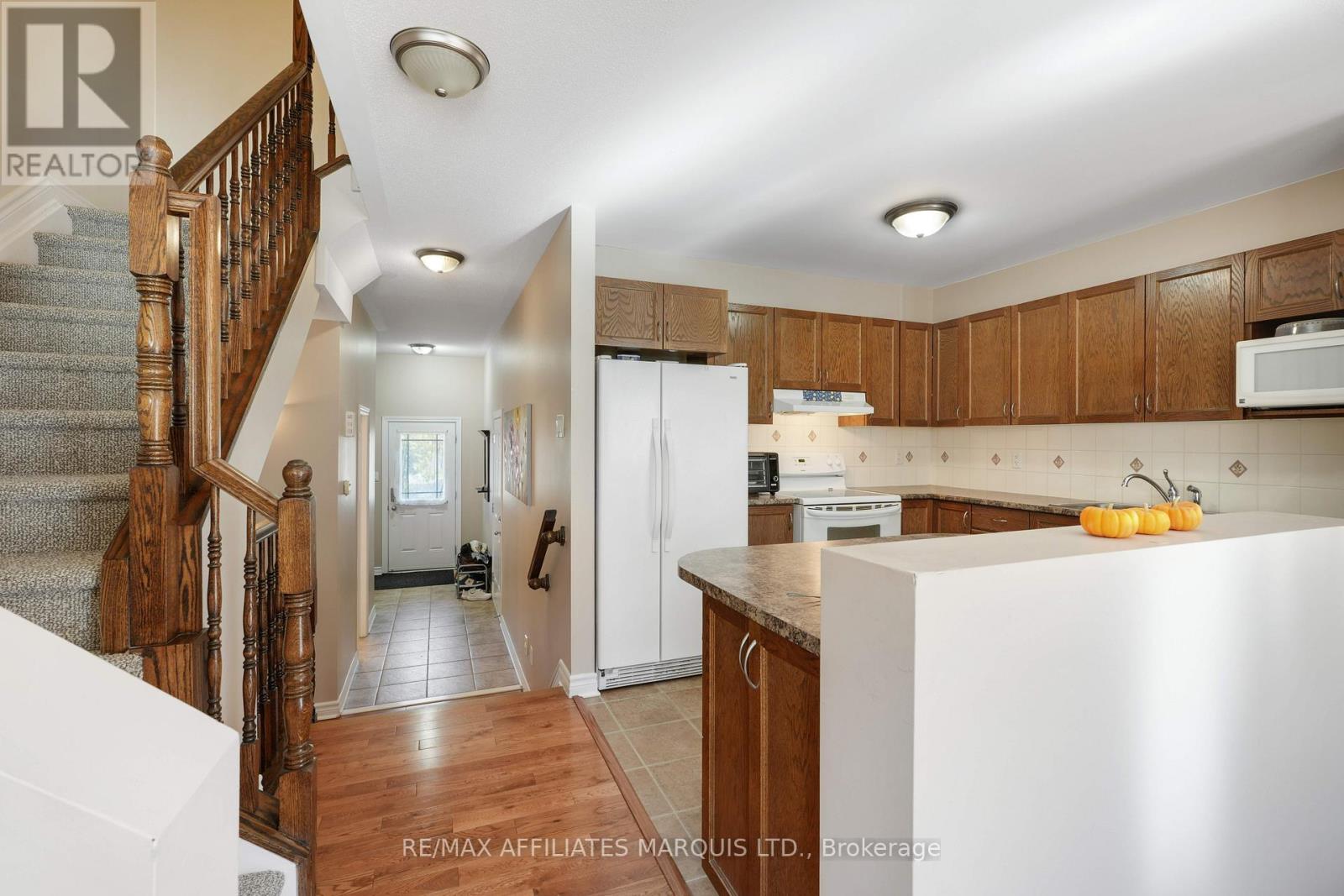 76 Indigo Street, Ottawa, Ontario  K1J 0A8 - Photo 6 - X12471062