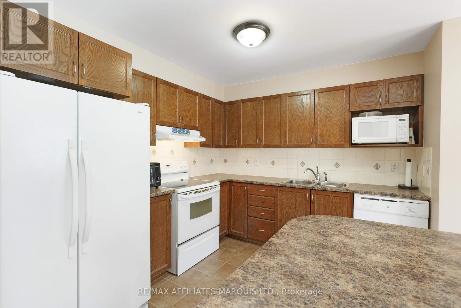 76 Indigo Street, Ottawa, Ontario  K1J 0A8 - Photo 8 - X12471062