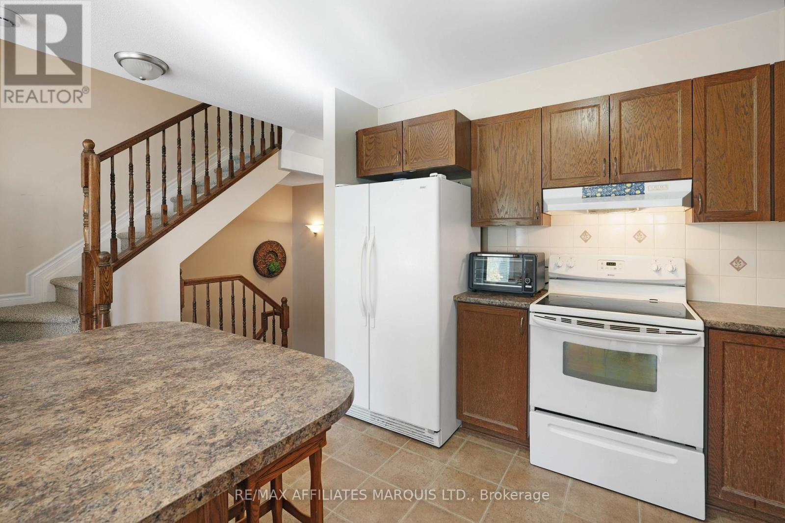 76 Indigo Street, Ottawa, Ontario  K1J 0A8 - Photo 9 - X12471062