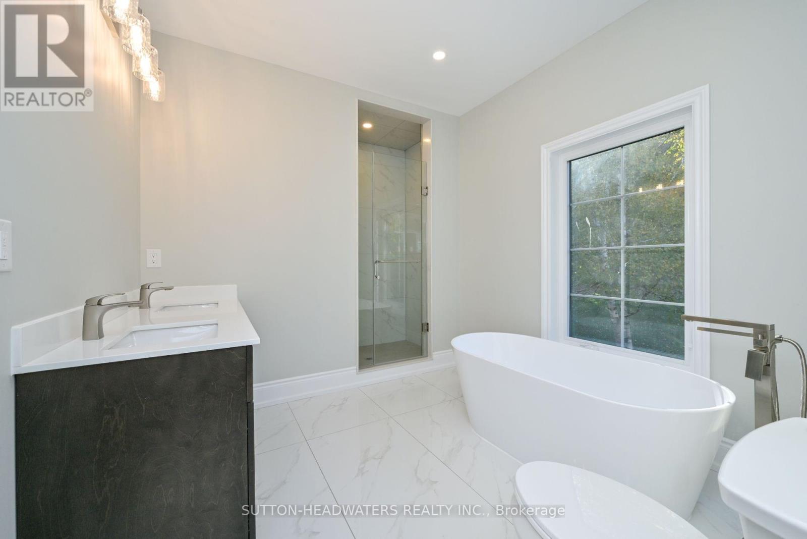 12 Flaherty Lane, Caledon, Ontario  L7K 2P3 - Photo 19 - W12471042