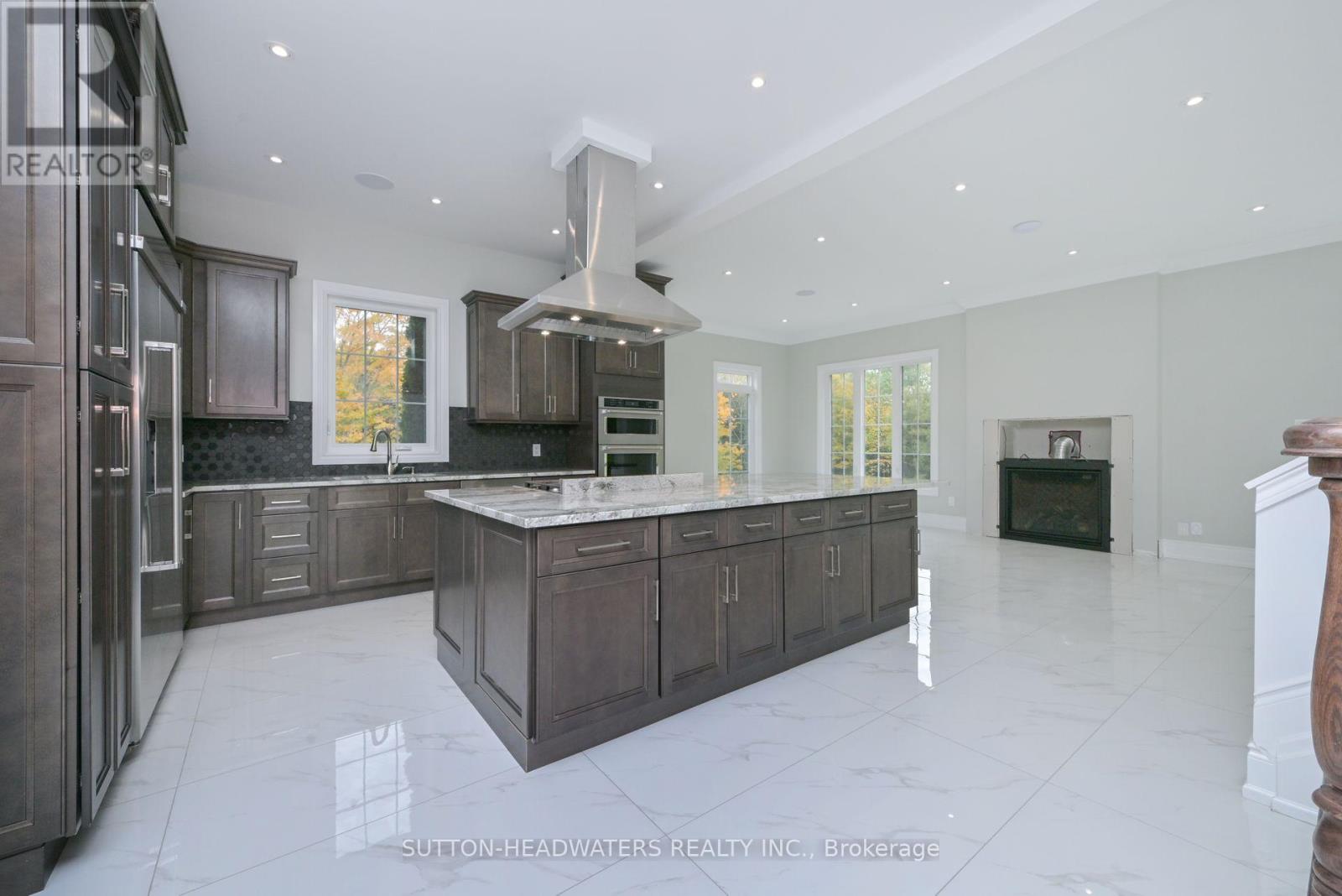 12 Flaherty Lane, Caledon, Ontario  L7K 2P3 - Photo 4 - W12471042