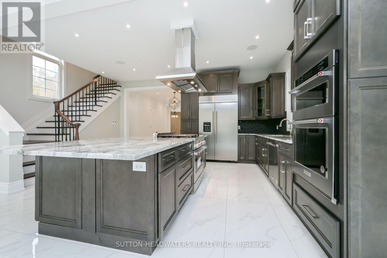 12 Flaherty Lane, Caledon, Ontario  L7K 2P3 - Photo 6 - W12471042
