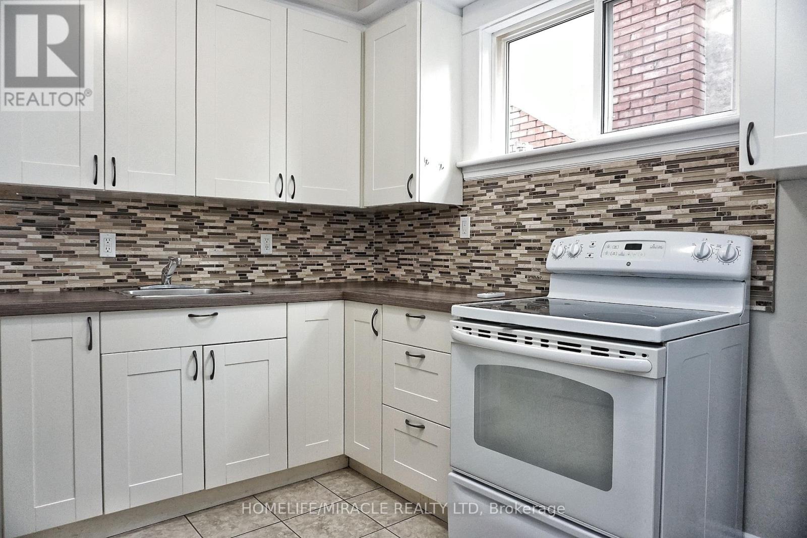25 Spadina Avenue, Hamilton, Ontario  L8M 2W8 - Photo 11 - X12471017