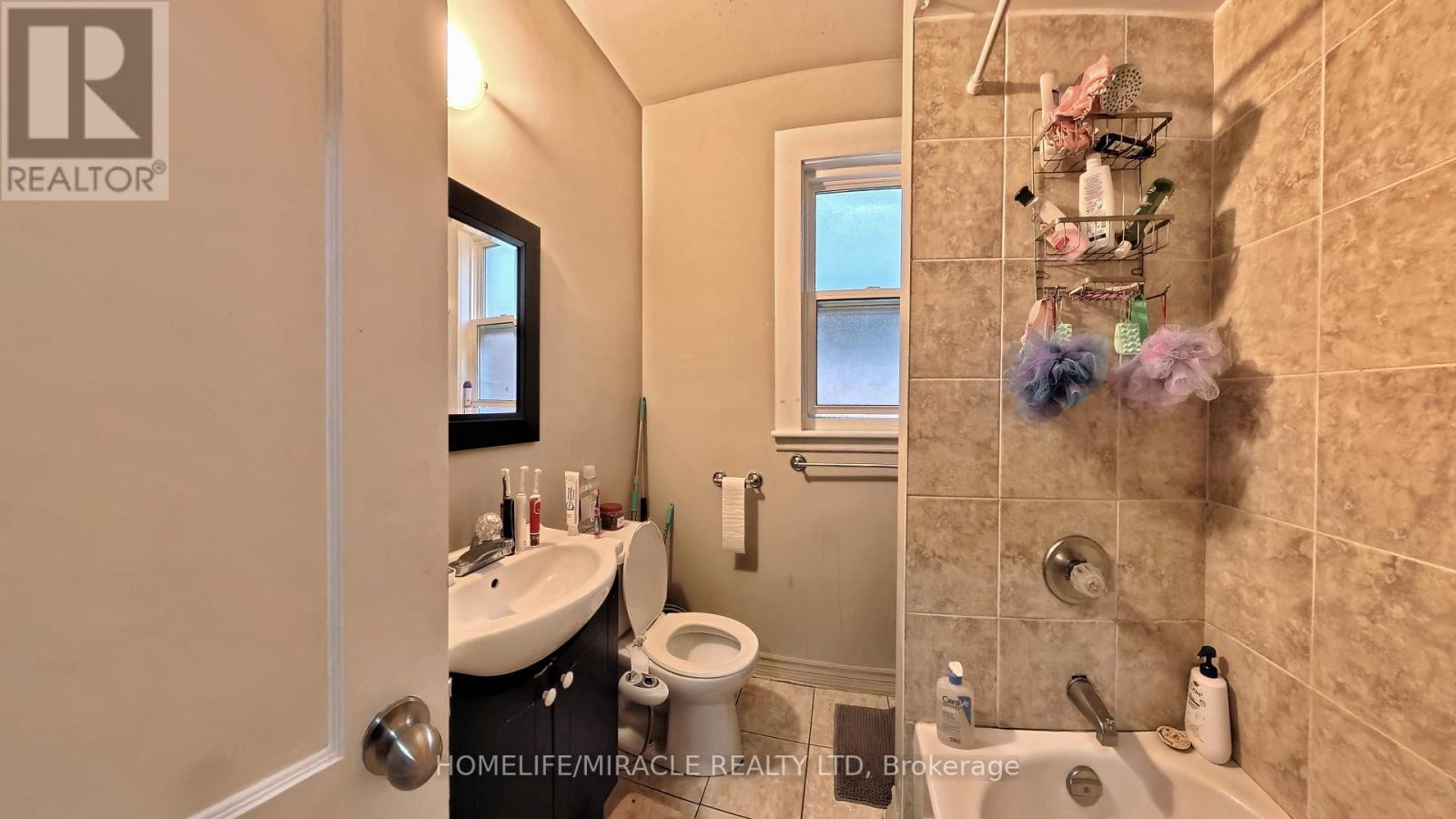 25 Spadina Avenue, Hamilton, Ontario  L8M 2W8 - Photo 28 - X12471017