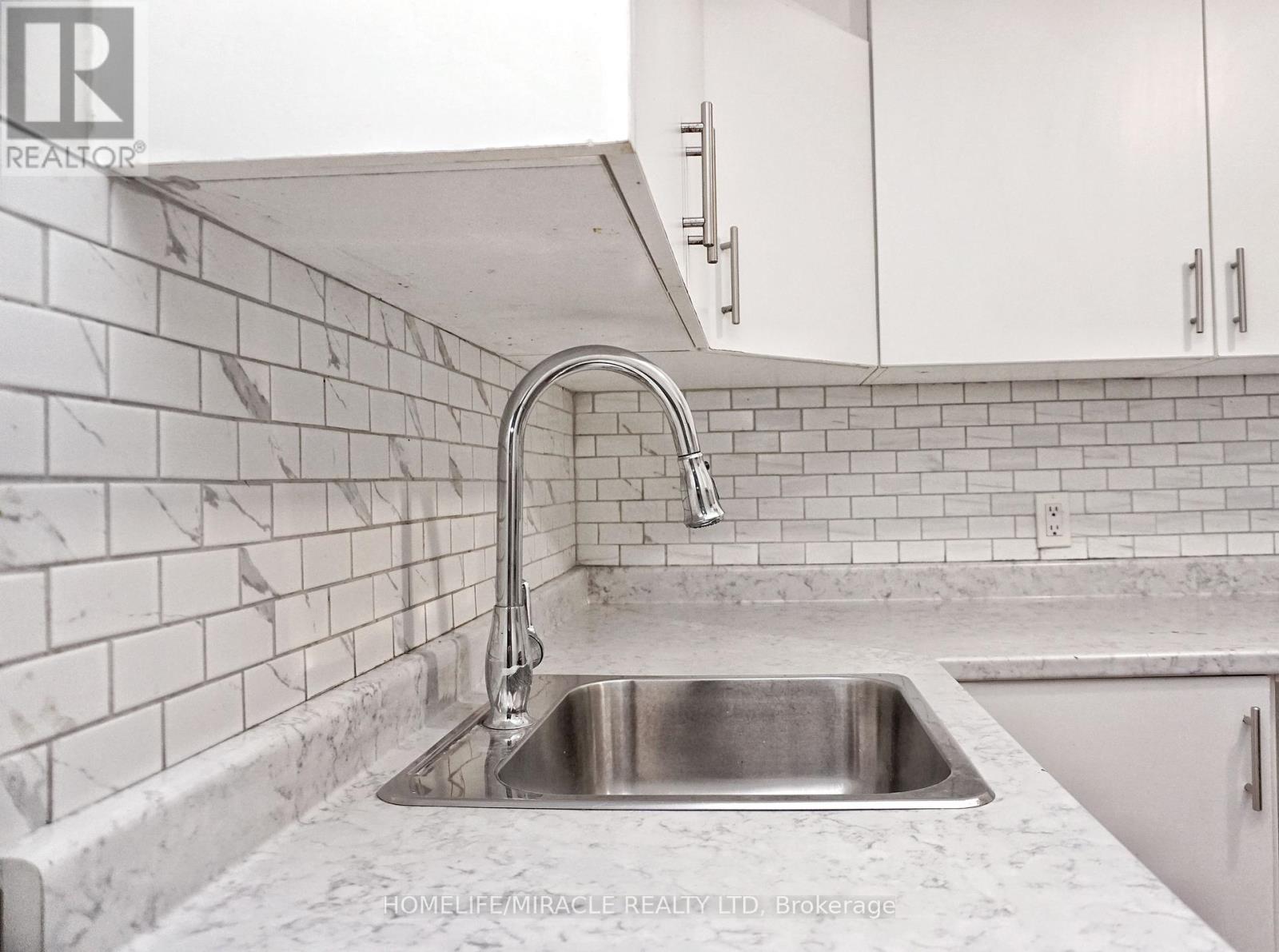 25 Spadina Avenue, Hamilton, Ontario  L8M 2W8 - Photo 9 - X12471017