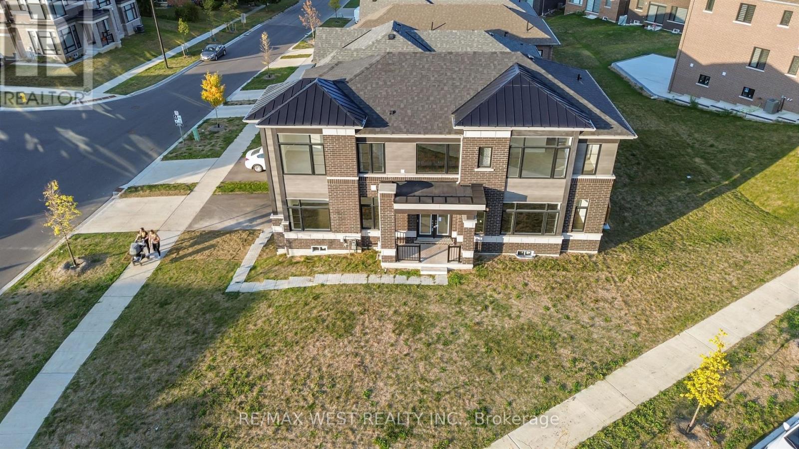 297 Bismark Drive, Cambridge, Ontario  N1S 0C6 - Photo 2 - X12471030