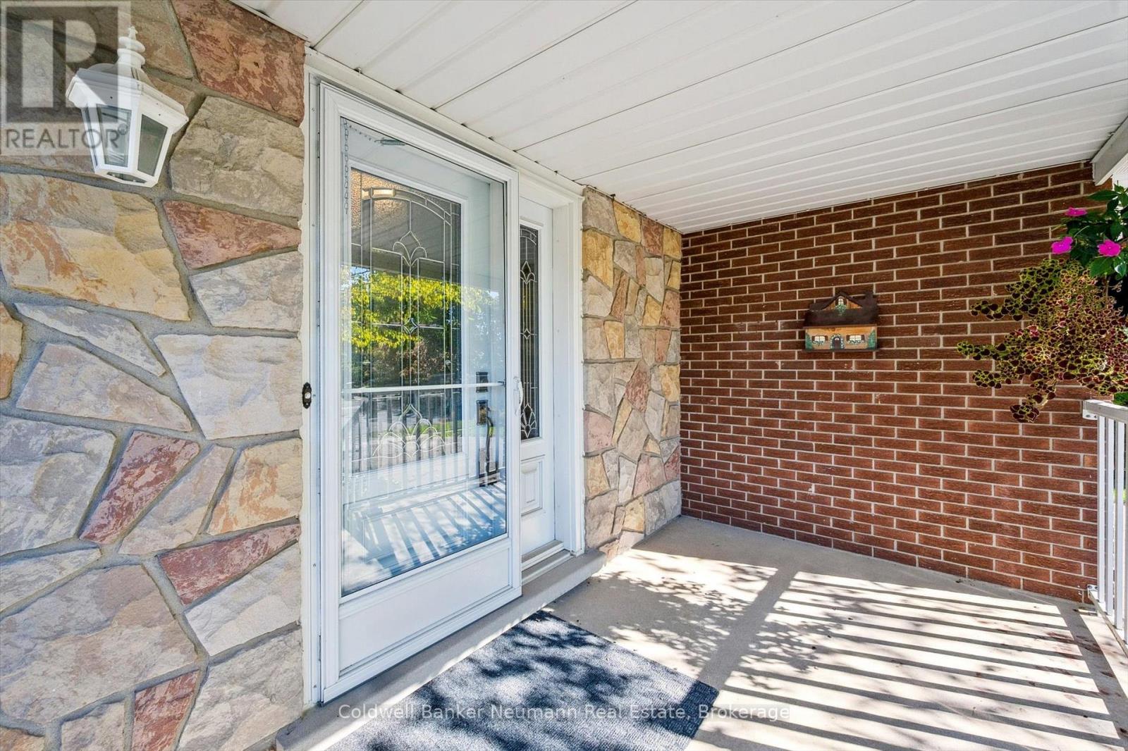 10 Carmine Place, Guelph (Victoria North), Ontario  N1E 3V1 - Photo 5 - X12471082