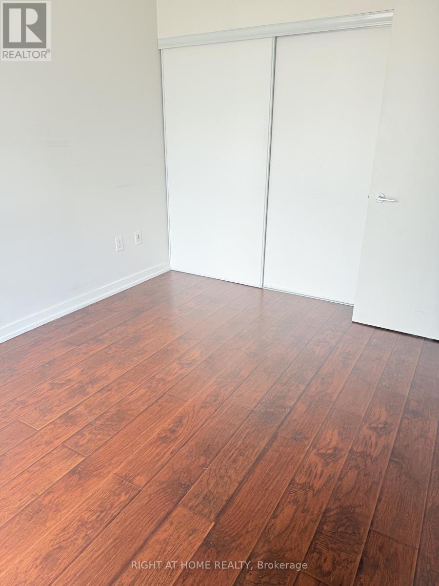 740 - 15 Iceboat Terrace, Toronto, Ontario  M5V 4A5 - Photo 5 - C12471048