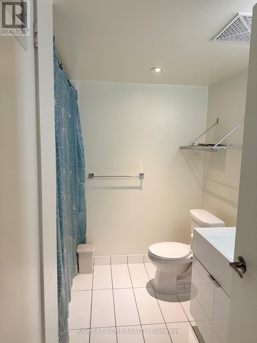 740 - 15 Iceboat Terrace, Toronto, Ontario  M5V 4A5 - Photo 7 - C12471048