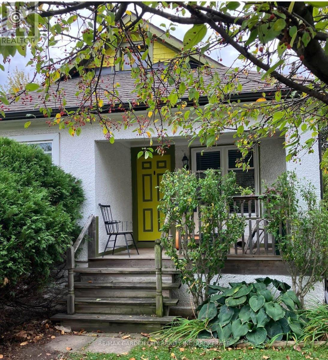 16 IDA STREET, St. Catharines, Ontario