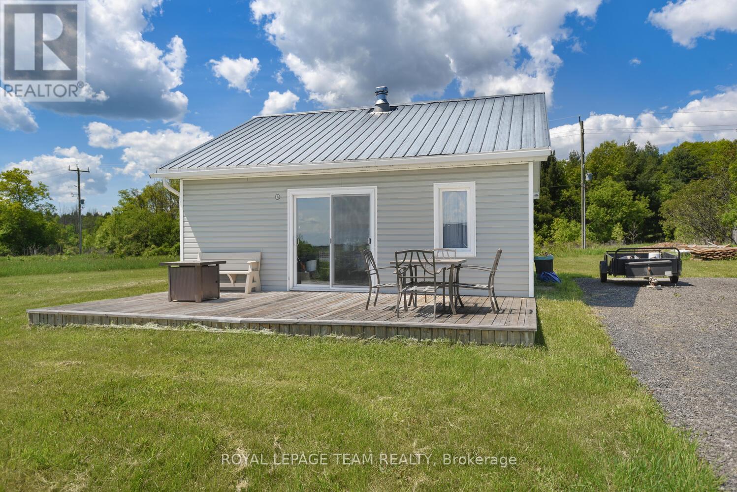 10249 County 2 Road E, South Dundas, Ontario  K0E 1K0 - Photo 38 - X12183572